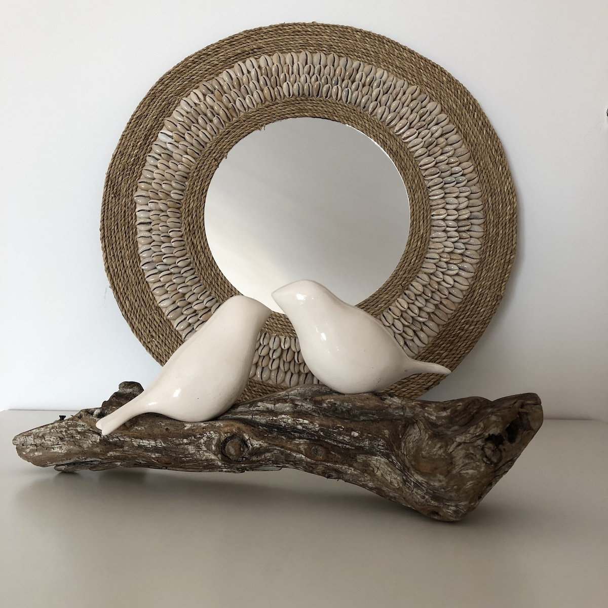 2 oiseaux en c�ramique sur bois flott�